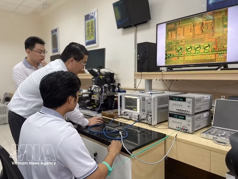 Laboratoire des microcircuits et des systèmes haute fréquence de l'Université de technologie de Hô Chi Minh-Ville. Photo : VNA.