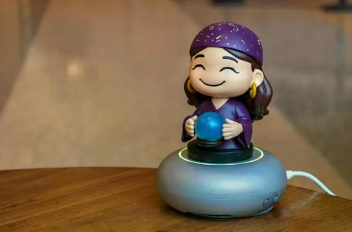 Une figurine dans le projet HeyMates fonctionnant sous BuddyOS, présentée au CES 2026. Photo : The Verge/CVN.