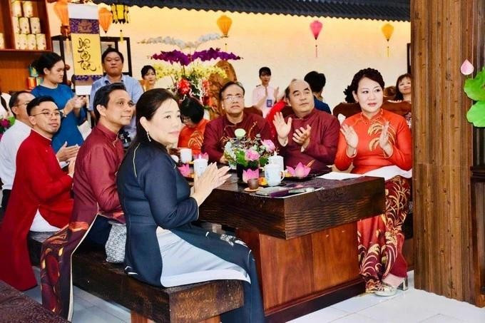 Des activités d'échange culturel ont lieu à l'Espace culturel Due Tam Tra. Photo : SGGP.