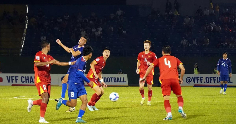 Lors des qualifications pour la Coupe d'Asie des Nations de l'AFC 2027, l'équipe nationale vietnamienne a battu le Népal sur le score de 3-1. Photo : VNA.