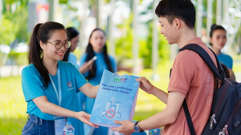 Au Vietnam, sous la direction du Parti communiste du Vietnam et du gouvernement, la lutte contre les méfaits du tabac a obtenu des résultats remarquables. Photo : NDEL.