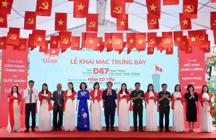 Ouverture d'une série d'expositions spéciales sur le site patrimonial de la Cité impériale de Thang Long. Photo : KTĐT.