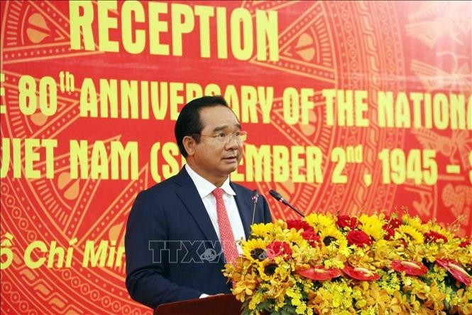 Le président du Comité populaire de la ville, Nguyen Van Duoc, s'exprime à la réception. Photo : VNA.