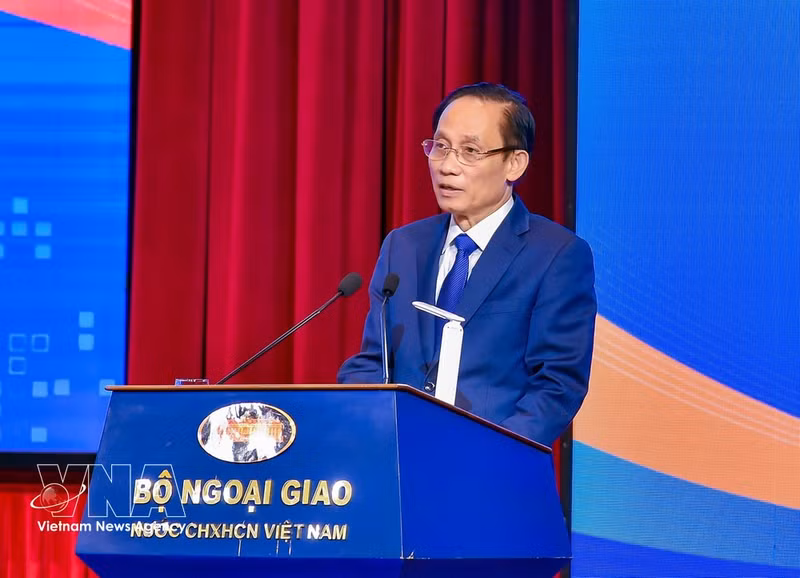 Le ministre vietnamien des Affaires étrangères, Le Hoai Trung, s’exprime lors d’une réunion sur la diplomatie scientifique et technologique au service du renforcement des capacités de développement national, à Hanoi, le 5 août. Photo : VNA.