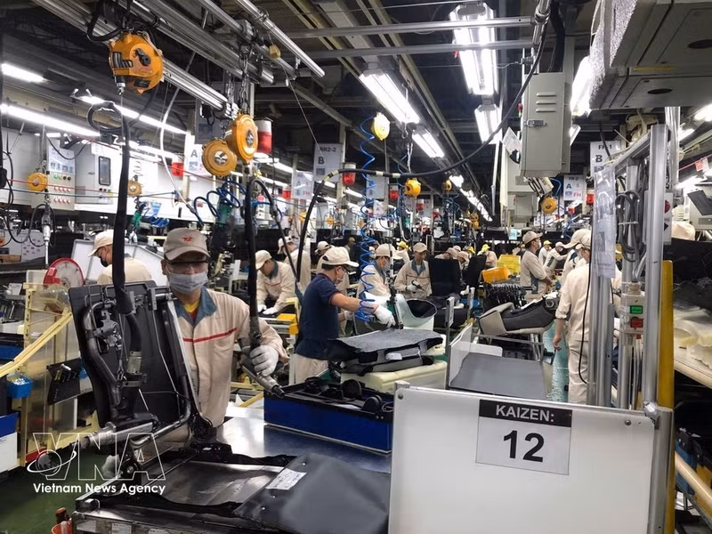 Une chaîne de production de Toyota Boshoku Hanoi. Photo : VNA.