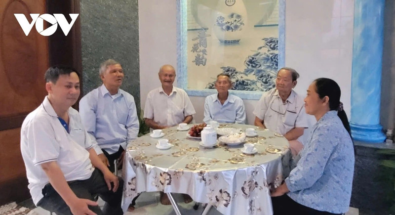 À l’heure actuelle, les couches de la population de la province de Dong Thap sont enthousiastes, et attendent avec impatience et espoir le succès du XIVe Congrès national du Parti. Photo : VOV.