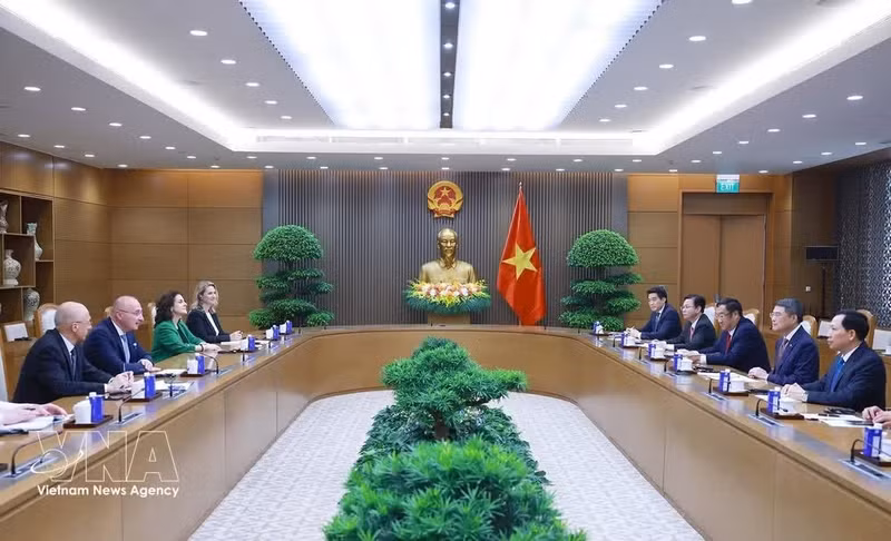 Réunion entre le Premier ministre vietnamien Le Minh Hung et ministre croate des Affaires étrangères et européennes, Gordan Grlić Radman. Photo : VNA.