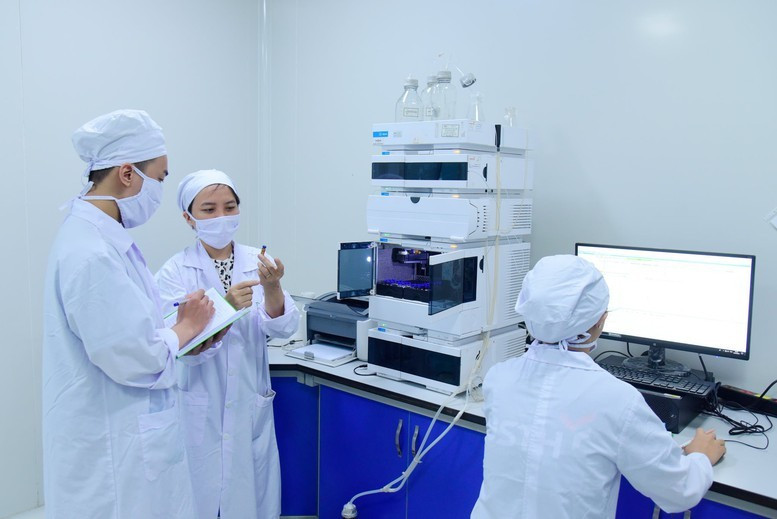 Recherche scientifique à l’Université des Sciences et Technologies de Hanoï (USTH). Photo : VGP.