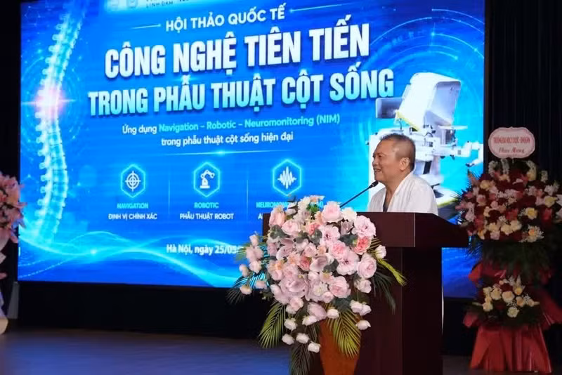 Le professeur Le Ngoc Thanh, recteur de l’Université de médecine et de pharmacie de l’Université nationale du Vietnam de Hanoi (VNU-UMP), s’exprime lors de la conférence scientifique internationale, à Hanoi, le 25 mai. Photo : VietnamPlus.