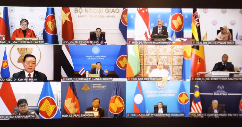 Les ministres des Affaires étrangères de l’ASEAN ont tenu leur deuxième réunion spéciale par visioconférence. Photo : VNA.