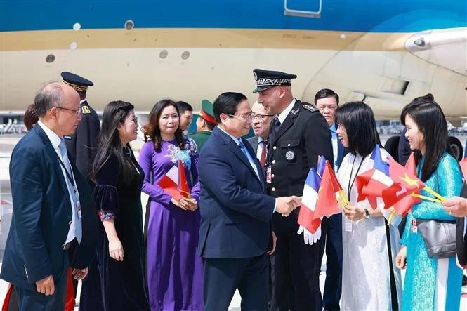 Le Premier ministre vietnamien Pham Minh Chinh et son épouse Le Thi Bich Tran arrivent à Nice, France. Photo : VNA.