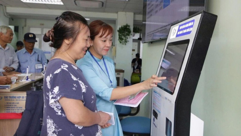 L'enregistrement des consultations et des traitements médicaux à l'hôpital de Dong Da, à Hanoï. Photo : NDEL.