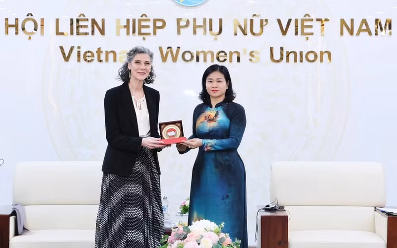 femmes-1-thoidai.jpg
