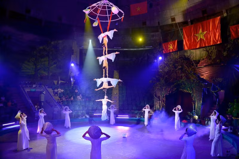 « Danse au chapeau conique » a remporté l’Éléphant de Bronze. Photo : Fédération vietnamienne du cirque.