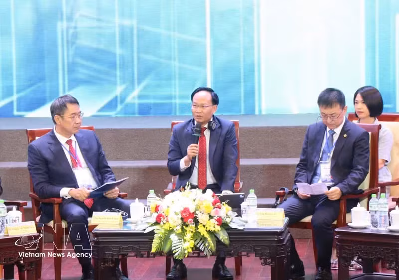 Le vice-président du Comité populaire provincial de Bac Ninh Pham Van Thinh s'exprime lors du Dialogue intitulé "Repositionnement des chaînes d'approvisionnement – Renforcement des capacités internes pour attirer de nouveaux flux de capitaux. Photo : VNA.