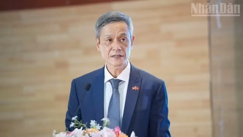 L’ambassadeur du Vietnam au Cambodge, Nguyen Minh Vu, s'exprime lors du dialogue.