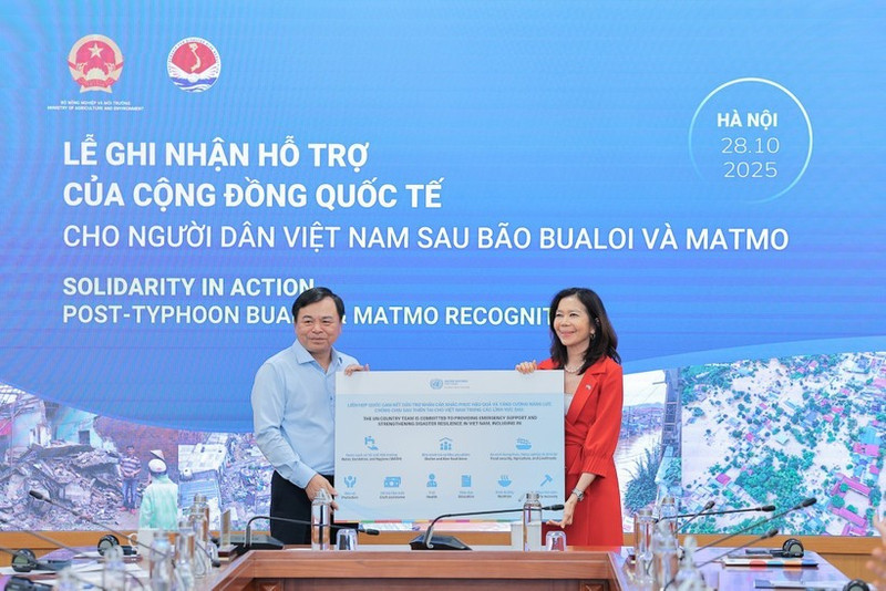 Le vice-ministre de l'Agriculture et e l'Environnement Nguyen Hoang Hiep et Pauline Tamesis, coordonnatrice résidente des Nations Unies au Vietnam. Photo : VNA.