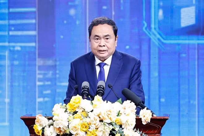 Le président de l’Assemblée nationale, Tran Thanh Man, s’exprime lors de la 18e cérémonie de remise des Prix "Nhân tài dât Viêt" (Talents du Vietnam), à Hanoi, le 27 octobre. Photo : VNA.