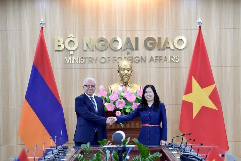 La vice-ministre des Affaires étrangères, Le Thi Thu Hang, et son homologue arménien, Mnatsakan Safaryan. Photo : VNA.