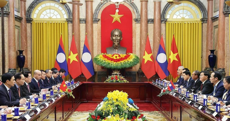 Entrevue entre le président vietnamien Luong Cuong et le dirigeant lao Thongloun Sisoulith. Photo : VNA.