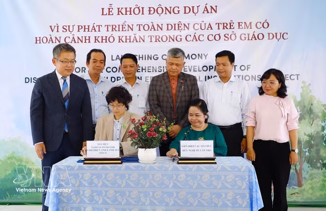 Signature de l'accord de coopération entre la CTUFO et le TFCF. Photo : VNA.