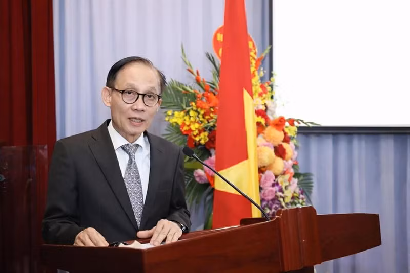 Le Hoai Trung, membre du Bureau politique et ministre vietnamien des Affaires étrangères. Photo : baoquocte.