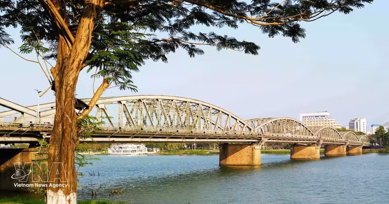 La rivière des Parfums, fleuve patrimonial au cœur de l’ancienne cité impériale de Hue. Photo : VNA.