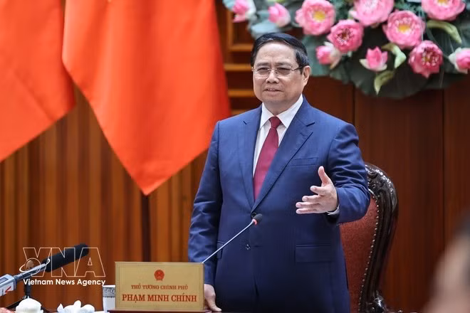 Le Premier ministre Pham Minh Chinh s’exprime lors de la réunion de la permanence du gouvernement sur la préparation de la mise en œuvre du projet de réserve nationale de pétrole brut à Nghi Son. Photo : VNA.
