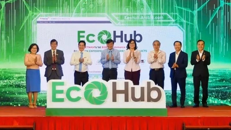 Lors de la cérémonie de lancement de la plateforme de commerce électronique B2B « verte » EcoHub à Ho Chi Minh-Ville. Photo : NDEL.