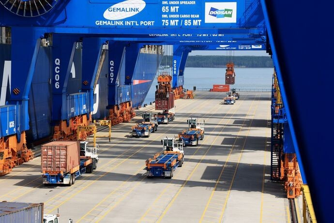 Le commerce extérieur a atteint 38,17 milliards de dollars entre le 1er et le 15 juillet. Photo : VNA.
