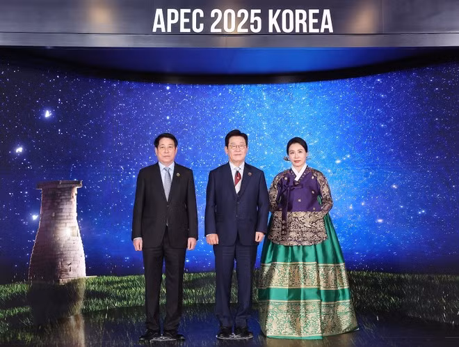 Le président Luong Cuong assiste au dîner de gala solennel en l’honneur des dirigeants participant à la Réunion des dirigeants économiques de l’APEC. Photo : VNA.