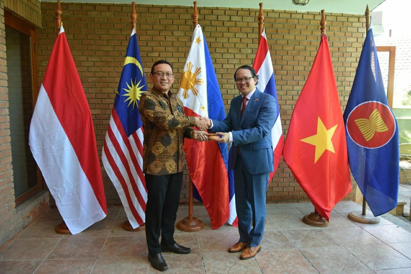 Le Vietnam achève son mandat à la présidence du Comité de l’ASEAN à Santiago (Chili) et le transmet à l’Indonésie. Photo : Ambassade du Vietnam au Chili.