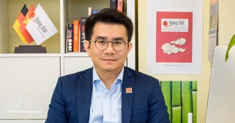 Pham Khanh Nam, rédacteur en chef du magazine Huong Viet. Photo : VNA.