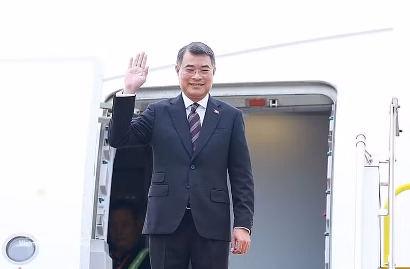 Le Premier ministre part pour le Sommet commémorant les 35 ans des relations ASEAN-Russie. Photo : VNA.