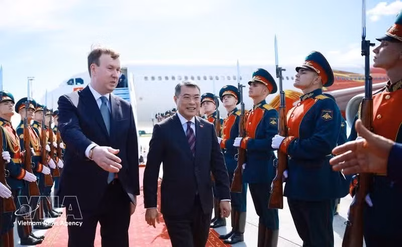 Le Premier ministre Le Minh Hung à Kazan pour le Sommet commémoratif ASEAN-Russie. Photo : VNA.
