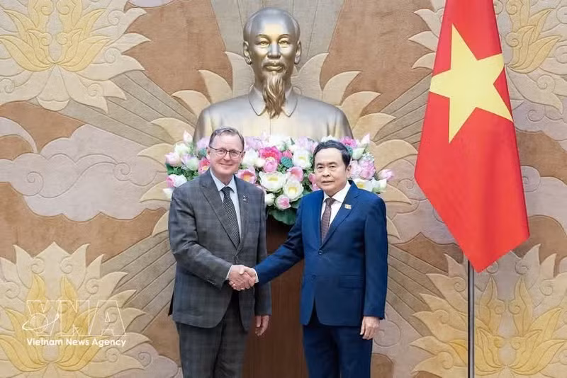 Le président de l’Assemblée nationale du Vietnam, Tran Thanh Man (à droite), et le vice-président du Bundestag de la République fédérale d’Allemagne, Bodo Ramelow.
