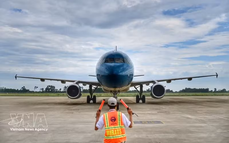 Vietnam Airlines collabore avec des partenaires nationaux et internationaux pour utiliser ce carburant sur des lignes intérieures et internationales. Photo : VNA.