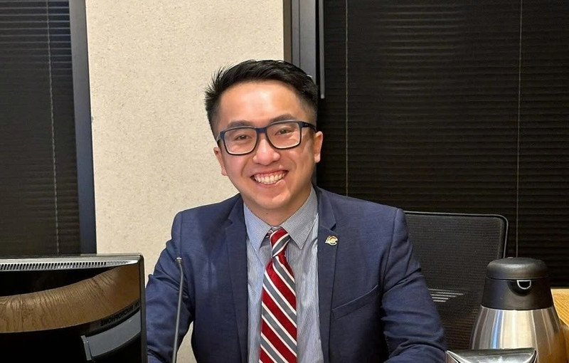 Kenny Nguyen est devenu le premier Américain d’origine vietnamienne à être nommé à la Chambre des représentants de l’État du Colorado. Photo : Vnexpress.