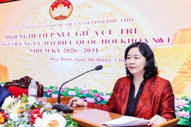 La présidente du Comité central du Front de la Patrie du Vietnam (FPV), Bui Thi Minh Hoai, lors de la rencontre. Photo : VNA.