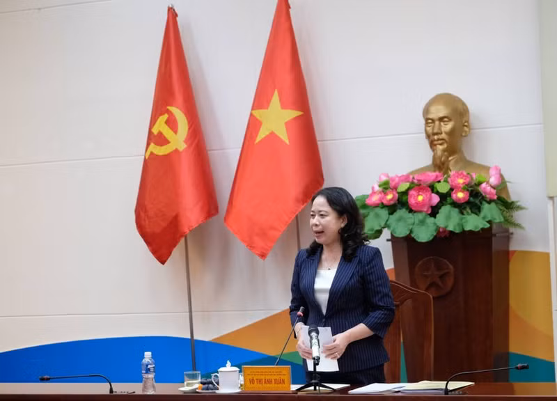 La vice-présidente Vo Thi Anh Xuan s’exprime lors de la séance de travail avec le Comité électoral provincial de Lam Dong. Photo : VNA.