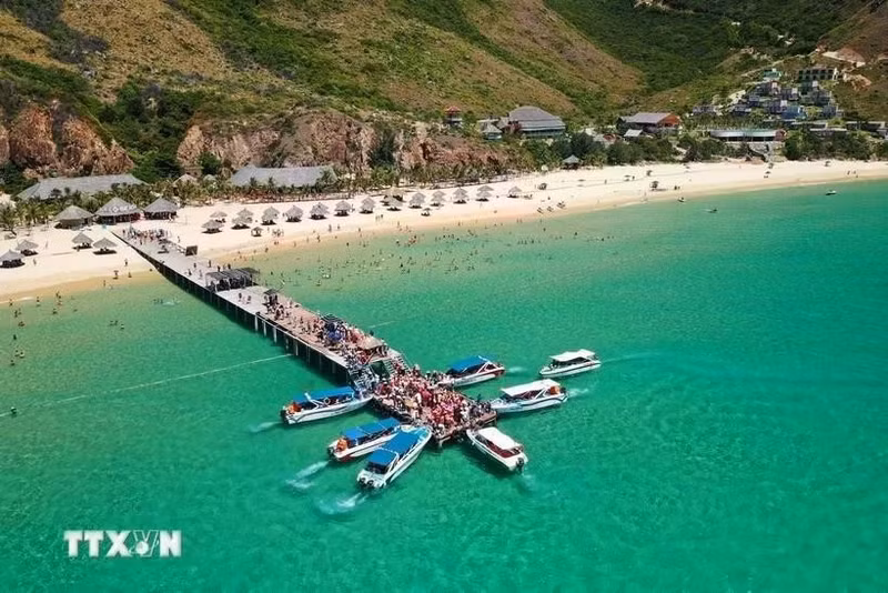 Nichée entre montagnes et mer, Quy Nhon entoure les sites enchanteurs de Ky Co, Eo Gio, et Hon Khô. Photo : VNA.