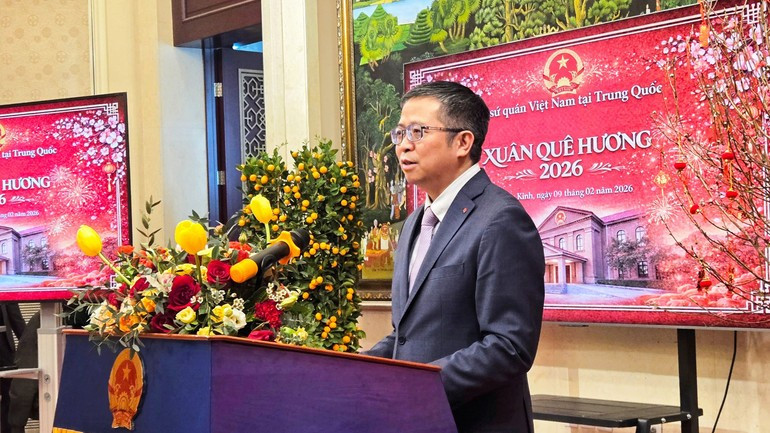 L’ambassadeur Pham Thanh Binh s’exprime lors du programme.