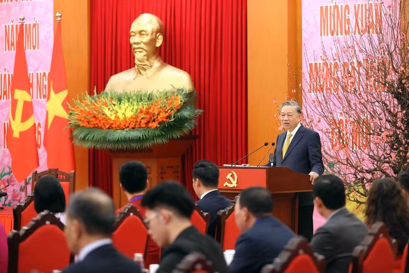 Le secrétaire général To Lam prend la parole lors de la rencontre. Photo : VNA.