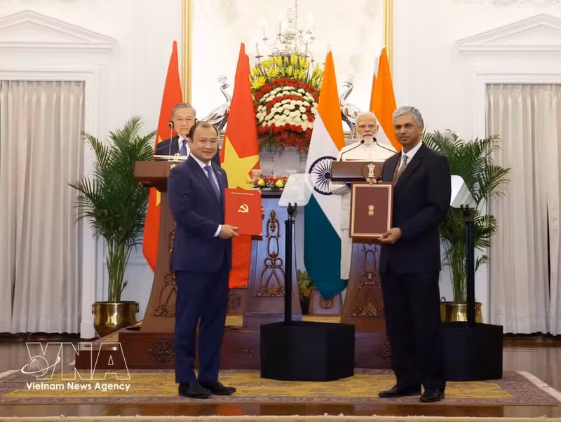 De nombreux accords sont signés lors de cette visite du dirigeant To Lam en Inde. Photo : VNA.
