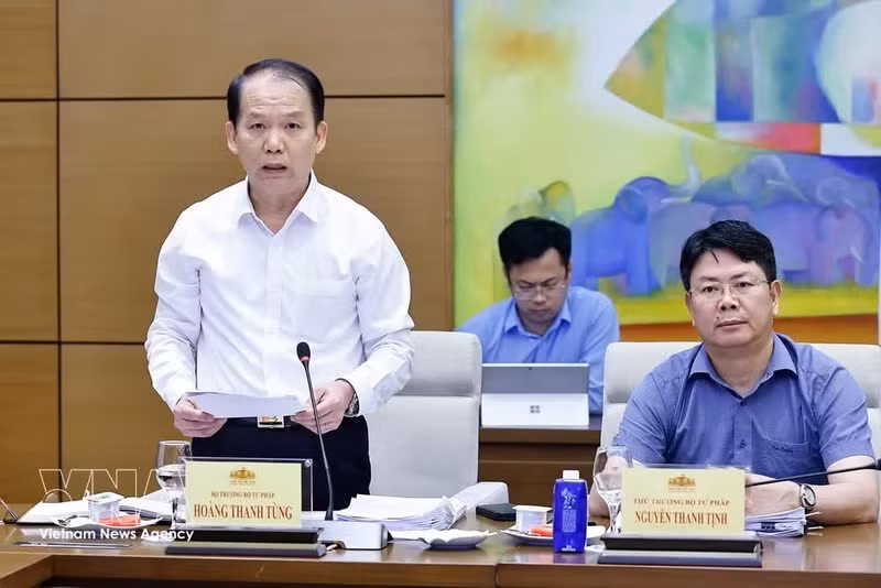 Le ministre de la Justice, Hoang Thanh Tung, prononce un discours lors de l'événement. Photo : VNA.