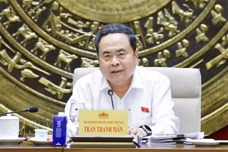 Le président de l’Assemblée nationale du Vietnam, Tran Thanh Man, également chef du Comité de pilotage chargé de la révision générale du système des textes juridiques normatifs. Photo : VNA.