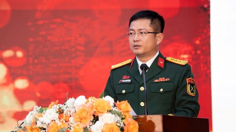 Le lieutenant-colonel Hoang Trung Thanh, directeur général de Viettel Telecom, présente le rapport central du congrès. Photo : picture2.jpg