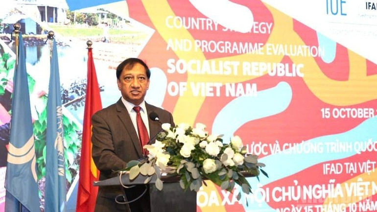 Le Dr Indran A. Naidoo, directeur du Bureau de l’évaluation indépendante (IOE) prend la parole lors de l’événement. Photo : NDEL. image-1.jpg