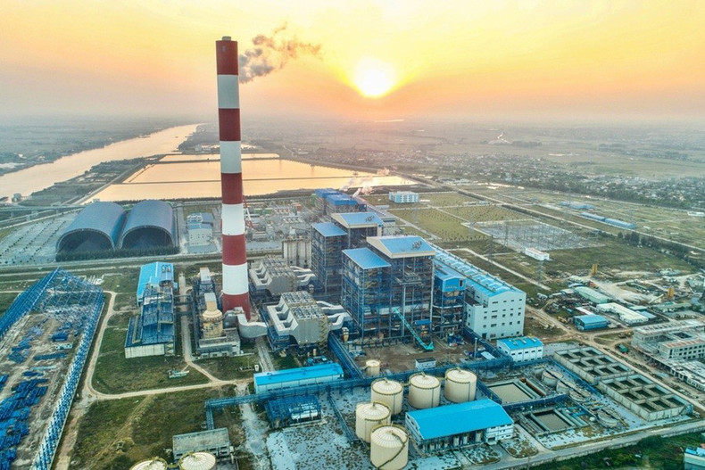 Centrale thermique participant au programme pilote du marché carbone. Photo d'illustration/VnExpress. 30-1636158915-thi-truong-carbon2-1680248797777445310265-100942.jpg