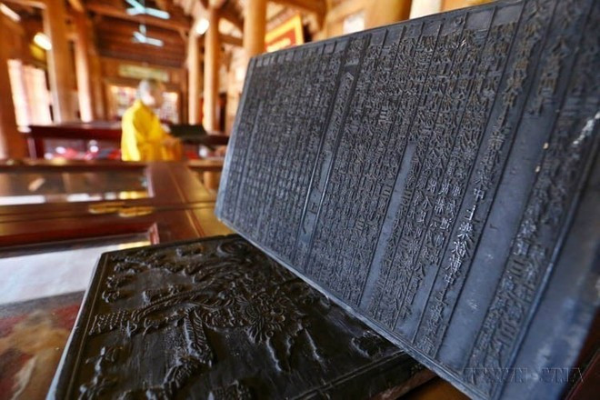 La pagode Vinh Nghiem (province de Bac Ninh), faisant partie du complexe Yen Tu - Vinh Nghiem - Con Son - Kiep Bac (appelé communément Yen Tu), est une pagode ancienne datant de la dynastie Ly. Elle est particulièrement remarquable pour ses 3.050 planches xylographiques de textes bouddhiques et d’écrits Truc Lam, gravés en caractères chinois et Nôm. Les planches de bois de la pagode Vinh Nghiem ont été inscrites en 2012 au registre Mémoire du monde – Asie-Pacifique de l’UNESCO. Photo : VNA. vna-potal-unesco-cong-nhan-quan-the-di-tich-va-danh-thang-yen-tu-vinh-nghiem-con-son-kiep-bac-la-di-san-van-hoa-the-gioi-8145662.jpg